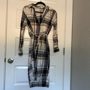 Uniqlo flannel midi dress with tie belt